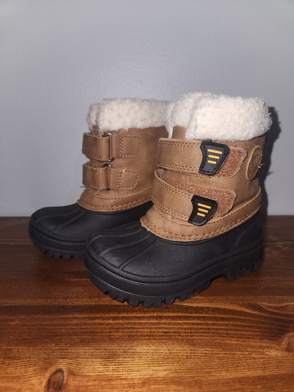 Joe Fresh Brown and Black Baby/Toddler Snow Boots with Faux Fur Cuff